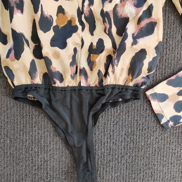 PRETTYLITTLETHING|| ANIMAL PRINT BODYSUIT TOP SIZE 6 - Picture 3 of 10